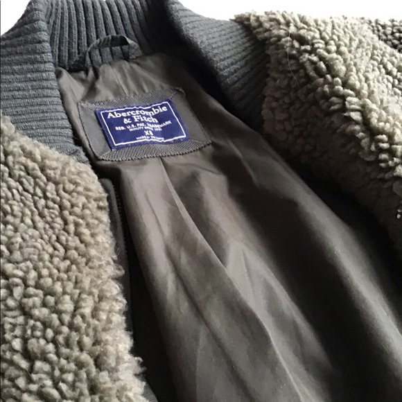 Abercrombie and Fitch green Sherpa zip up jacket - Picture 3 of 3